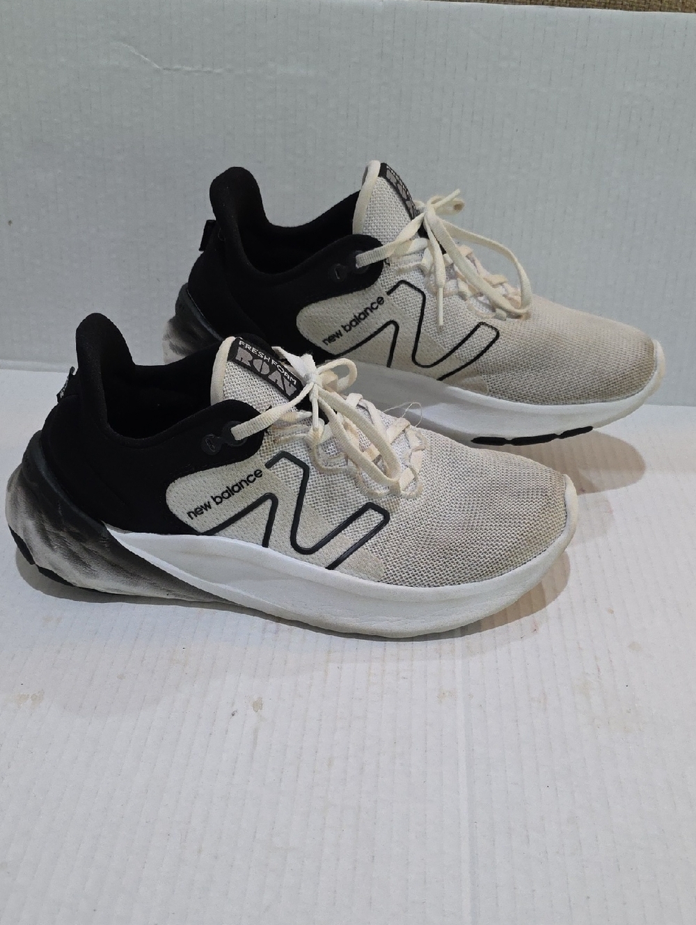 New Balance Fresh Foam ROAV Womens Cream/white and Black Sneakers Size 9.5 B